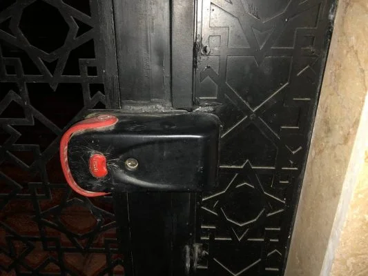 نصب قفل برقی در ولیعصر